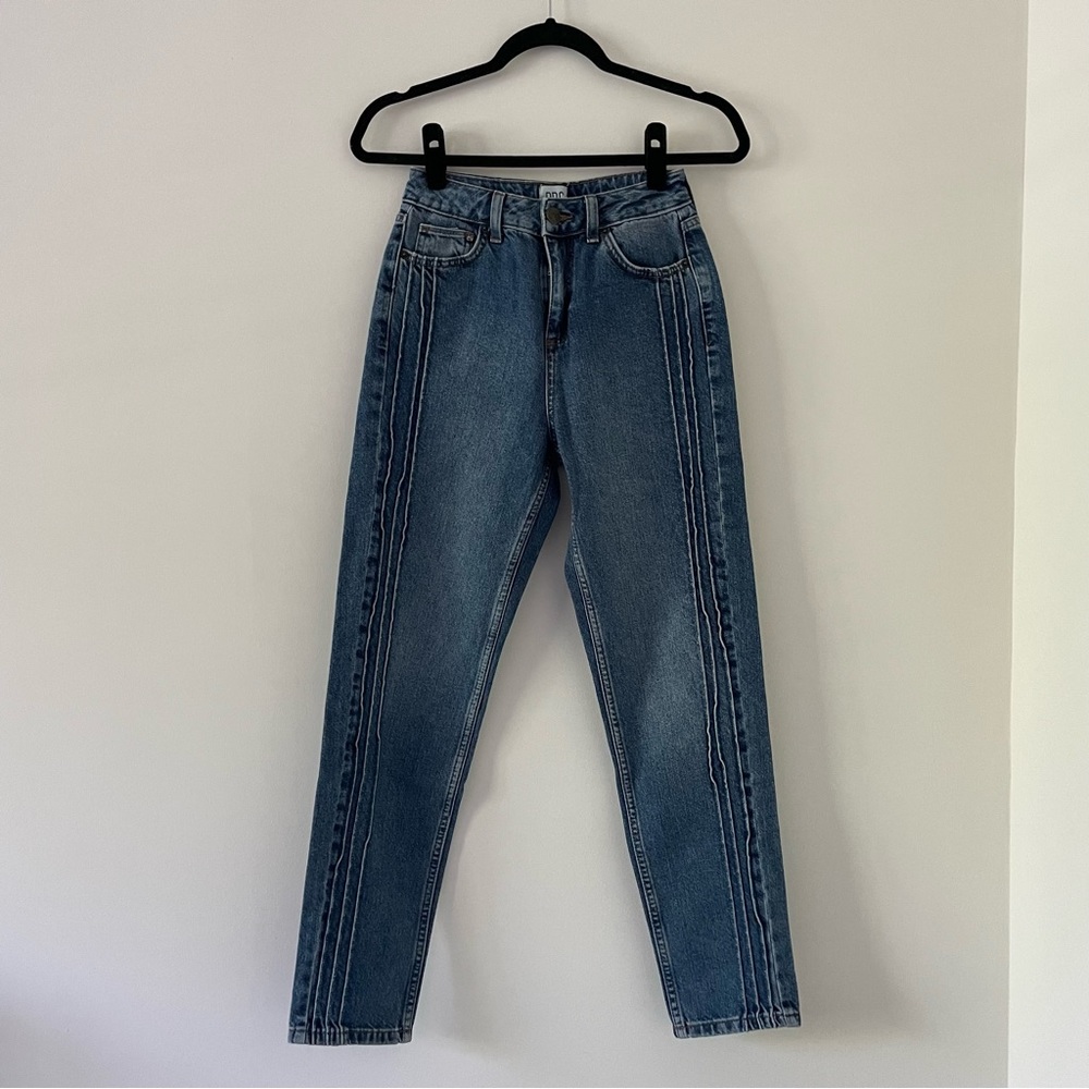 NWOT BDG 100% cotton medium wash mom jeans